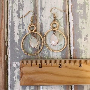 🌻Goldtone and Opalesence Crystal Dangle Earrings